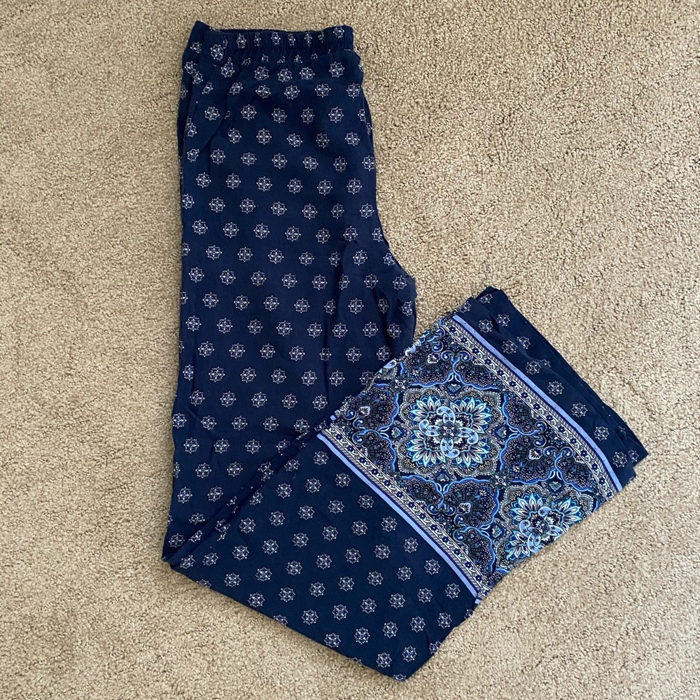 Highwaisted flowy bell bottom navy patterned pants